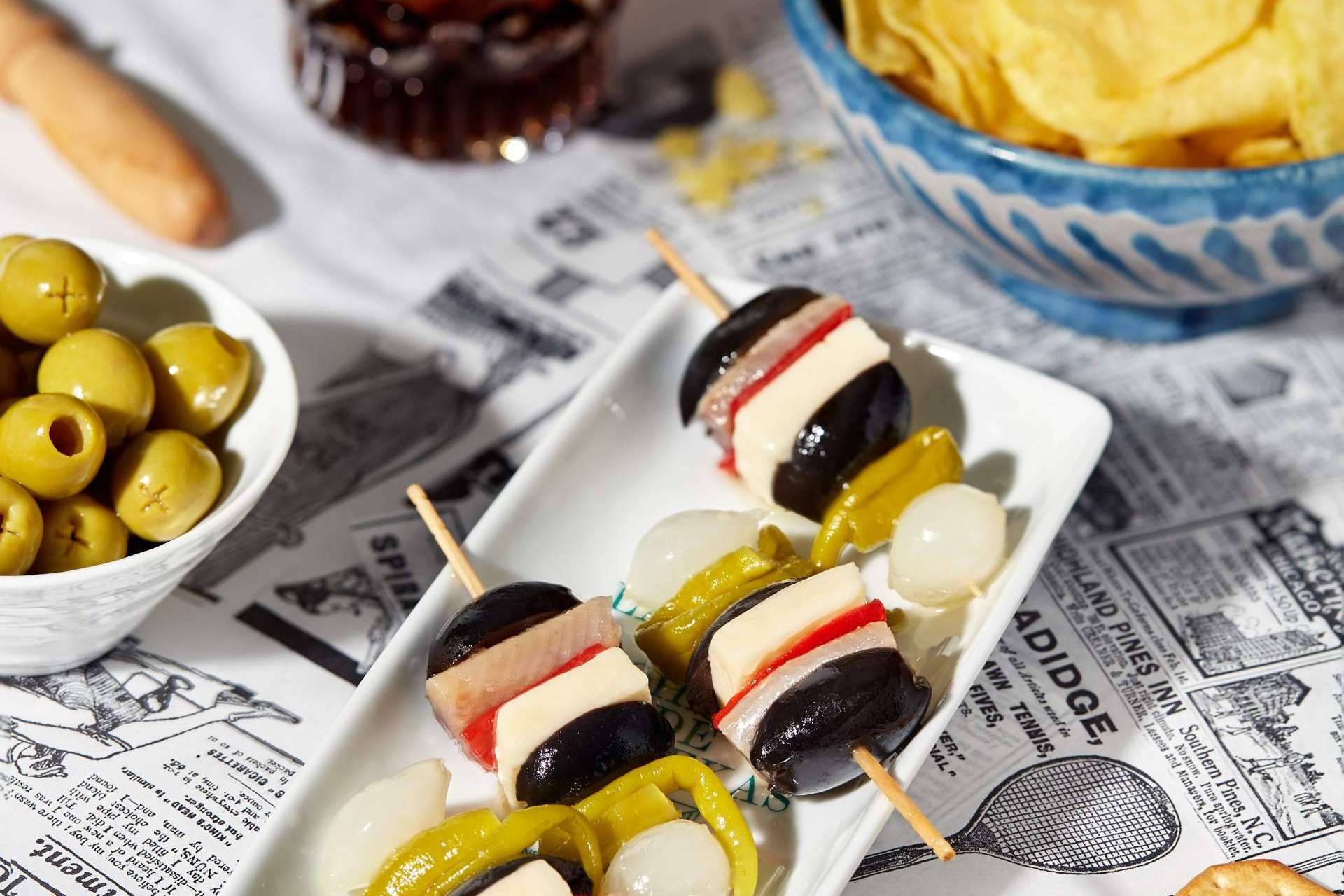 El plato estrella para disfrutar del aperitivo con amigos y familiares en casa, los encurtidos de  Bombas, Lagartos y Cohetes de Vallekas