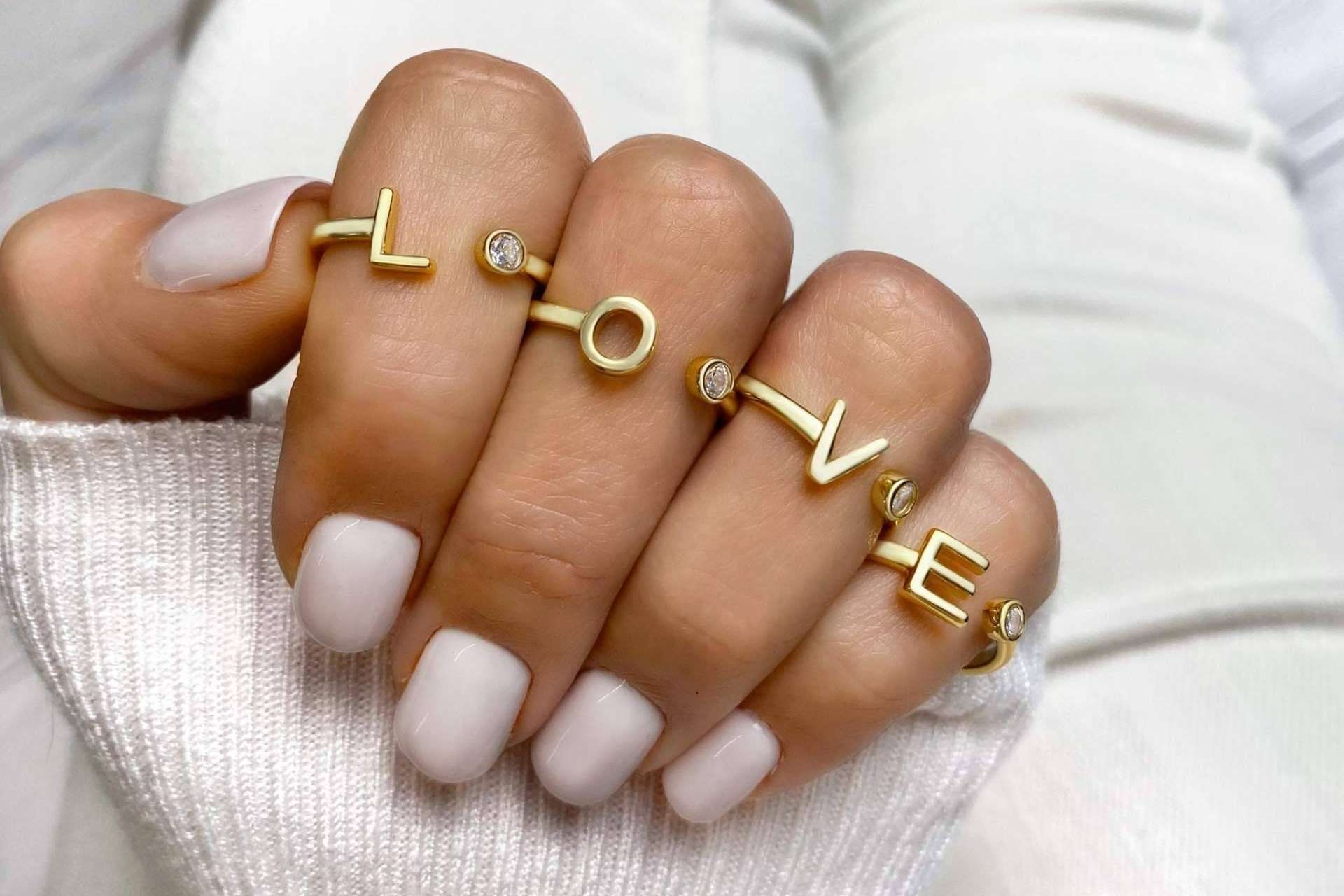 Le Petite Marie dispone de variados anillos bañados en oro
