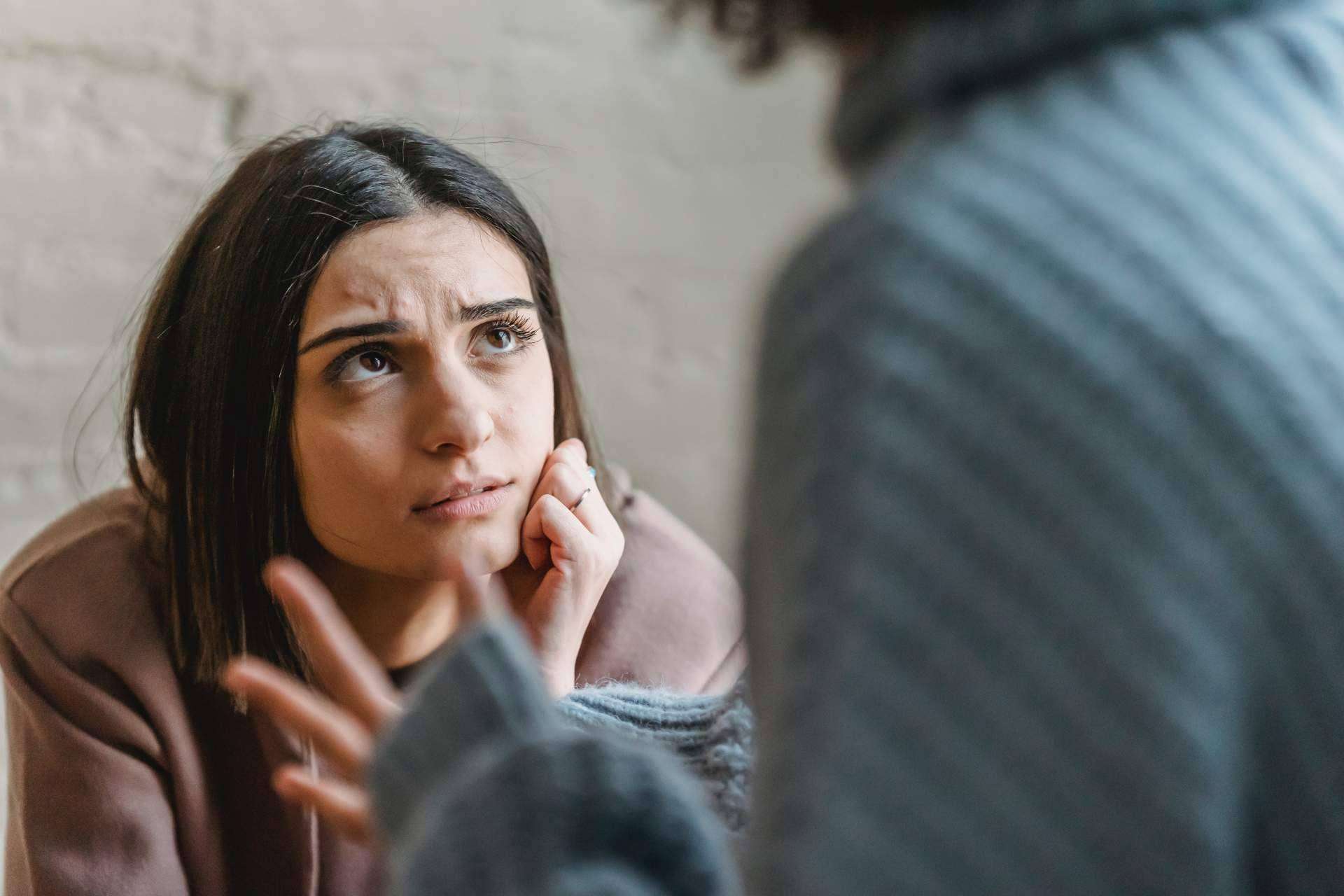 Cómo mejorar la comunicación asertiva con la pareja o en el trabajo