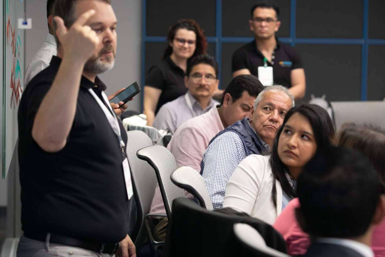 Implementar herramientas mejoradas para transformar un entorno de aprendizaje digital y tener un centro atractivo para los próximos alumnos