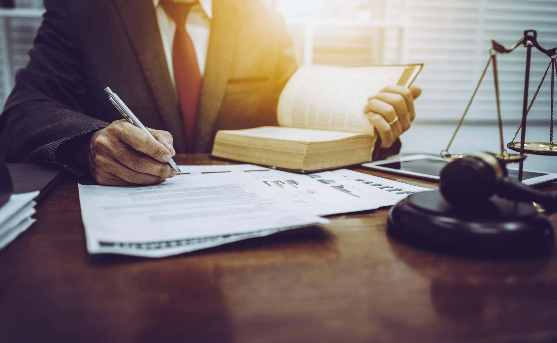 Juanola Abogados sobre los beneficios de la Ley de Segunda Oportunidad y cómo abordarla