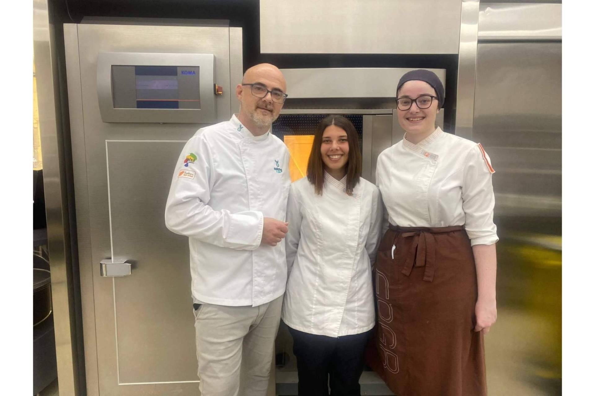 Eating in Ibiza, de la mano de los chefs Álvaro Sanz y Paco Alcahud, promociona la gastronomía de Ibiza en 2 reconocidas escuelas de hostelería de la ciudad condal