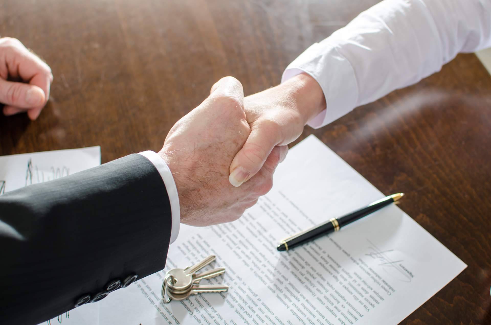 Vender la nuda propiedad y continuar viviendo en la vivienda, ¿es posible?
