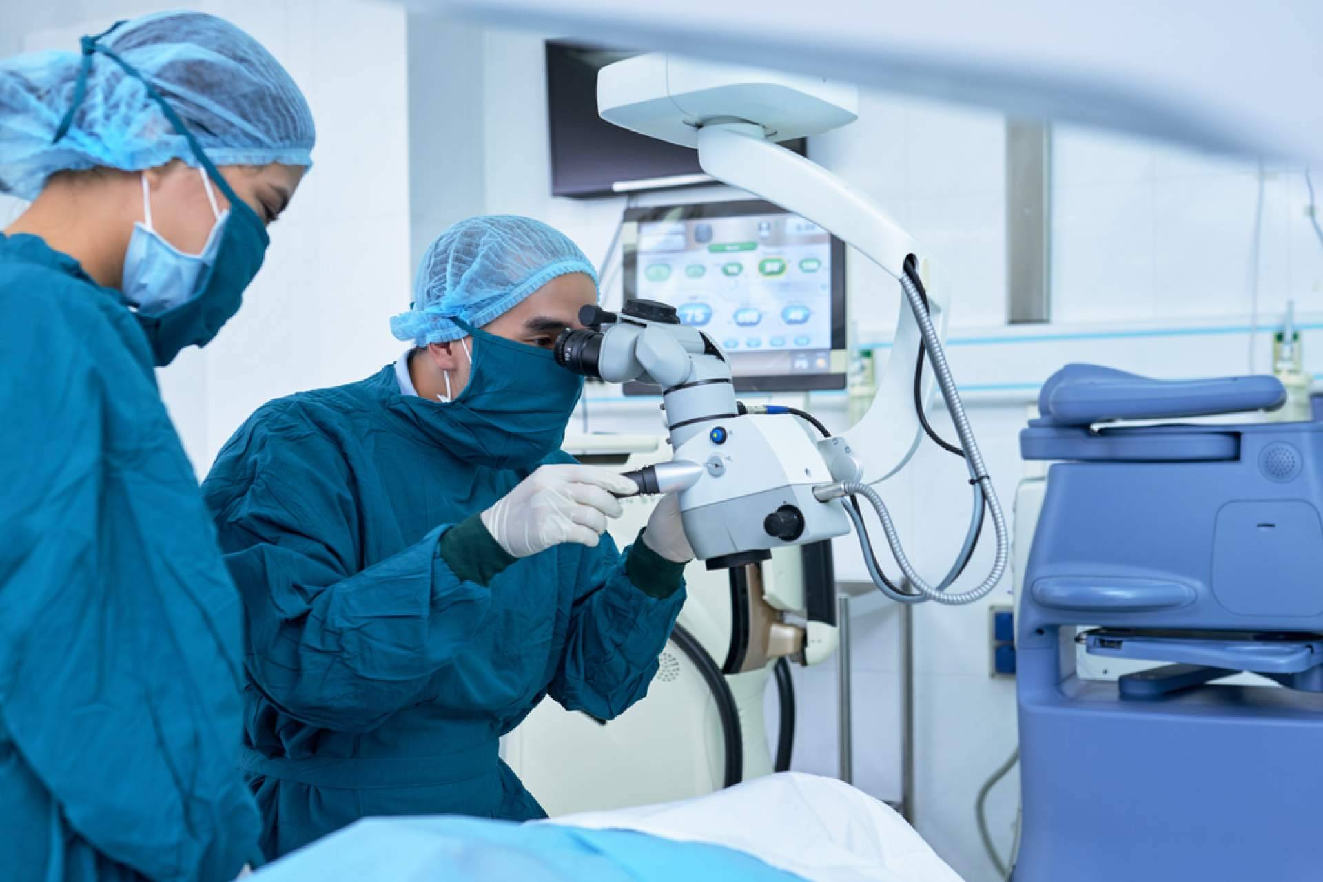 Lasik y FemtoLasik, dos de las técnicas de cirugía refractiva más comunes, por el Departamento de Oftalmología del Hospital Universitario Dexeus