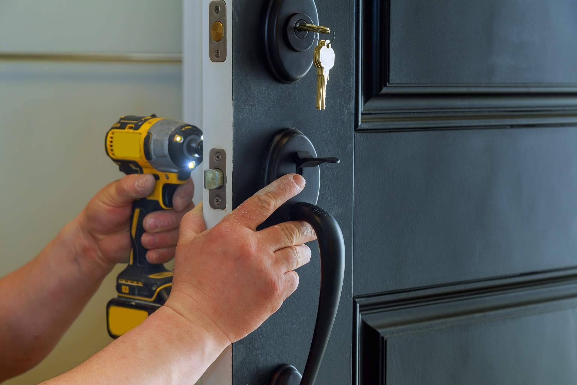 Cerrajeros profesionales en Marbella y Alicante 24h, con Reparar tu Casa