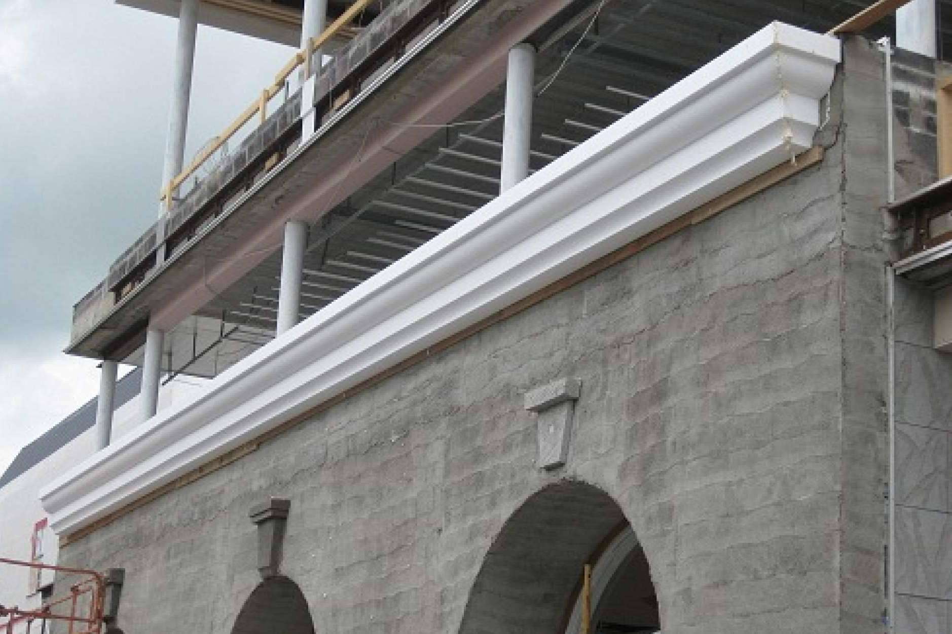 Fabricantes de cornisas exteriores e inferiores con Sumiseran
