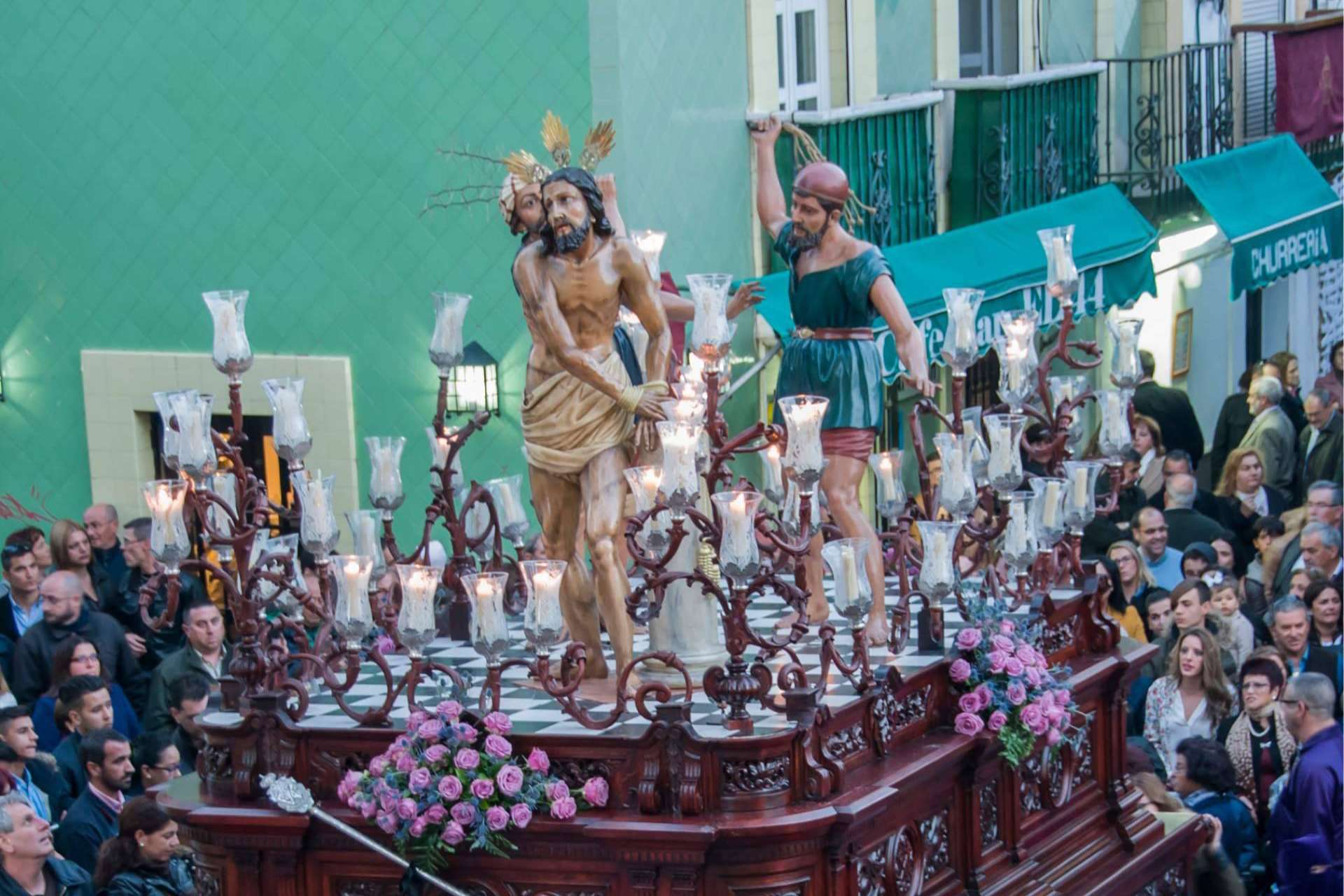 Carrera Oficial, una red social para los cofrades para explorar la Semana Santa de España