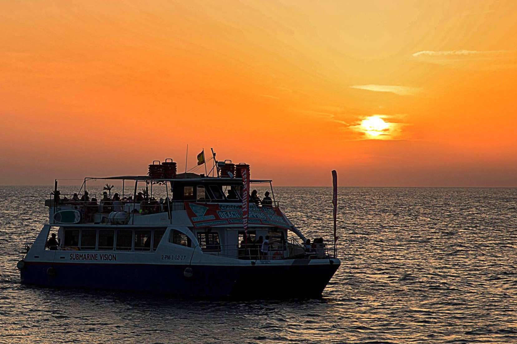 Explorar las calas de la isla es posible a través de la reserva de un crucero por Ibiza
