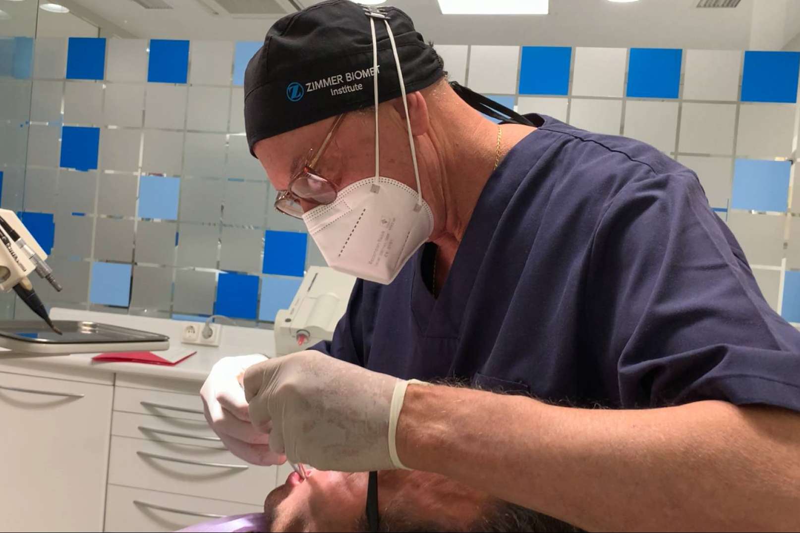 Más de 35 años cuidando de la salud bucodental de los asturianos, Silverio Blanco del Campo