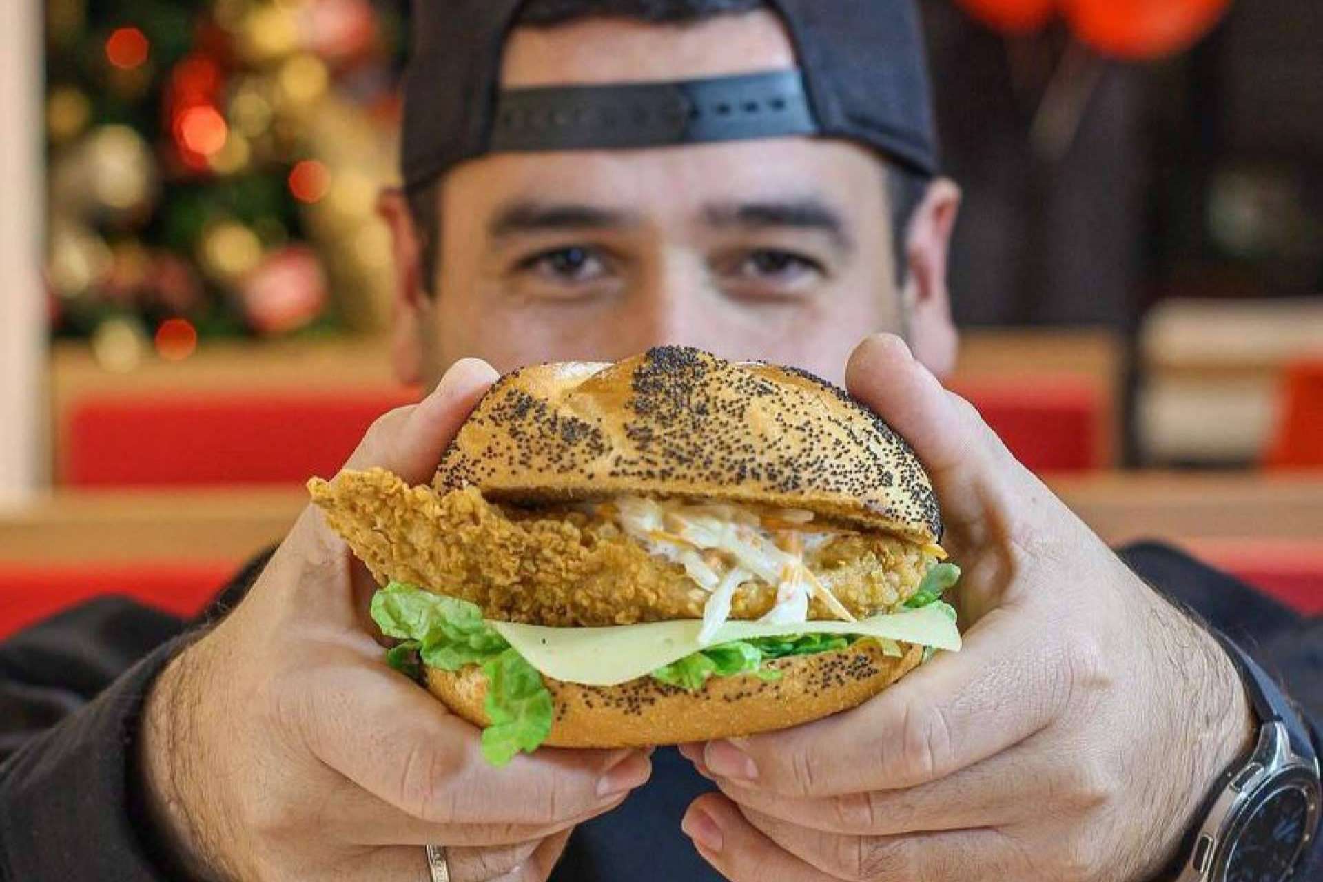 El restaurante especializado en pollo crujiente, CBK, celebra la nueva apertura en Bilbao