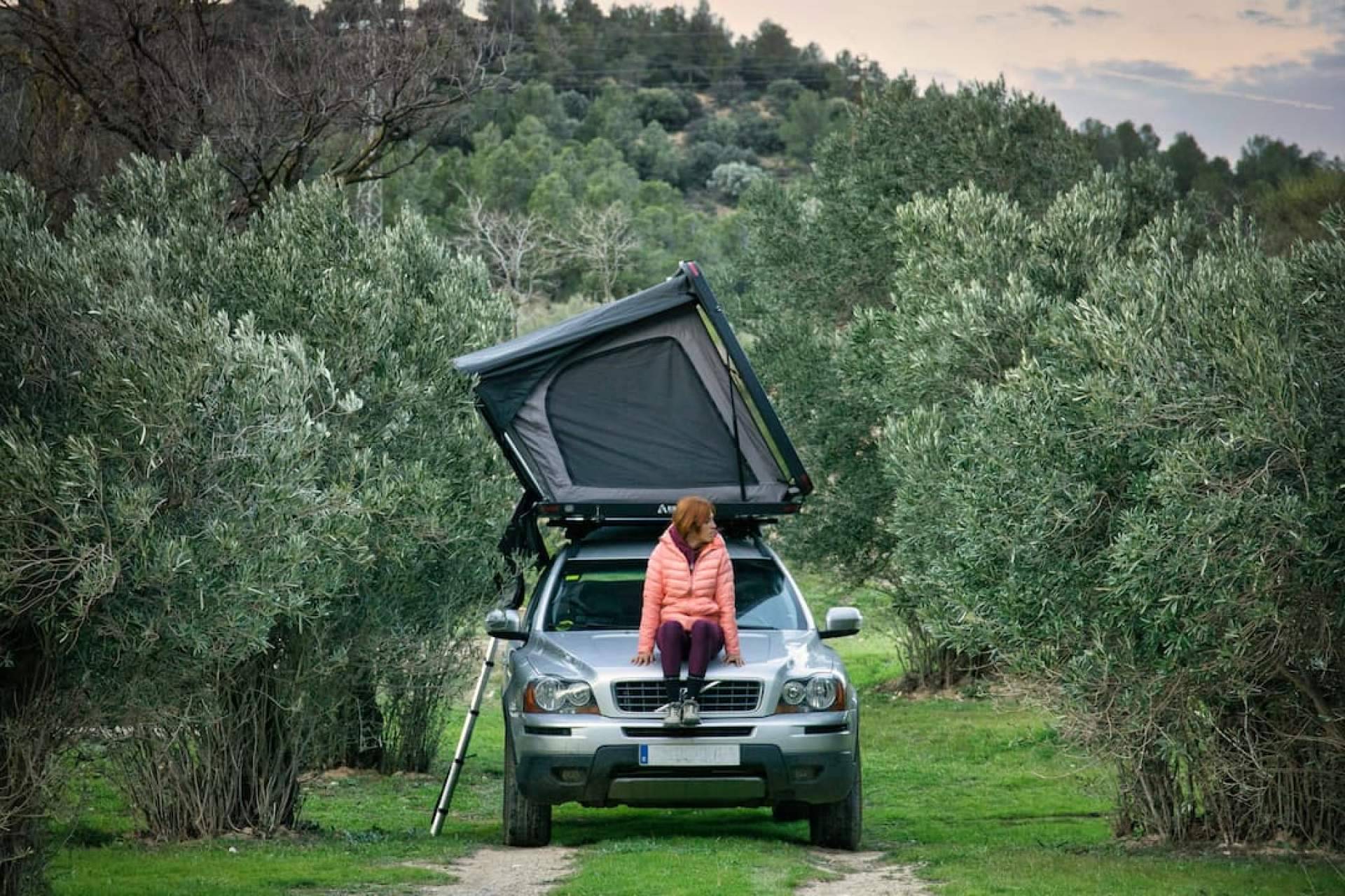 Las tiendas de techo para coche, una forma económica de camperizar cualquier tipo de vehículo