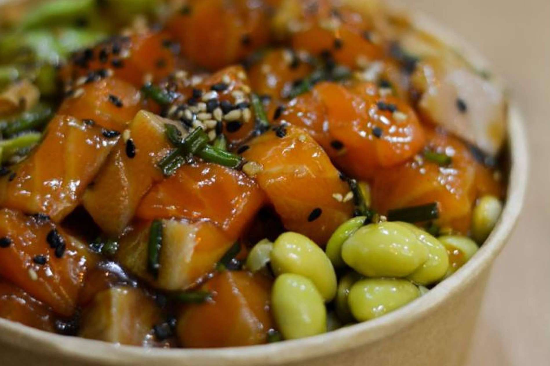 Poké Friendly, un restaurante en Madrid que reúne variedad de sabores gastronómicos y está concienciado con el medioambiente