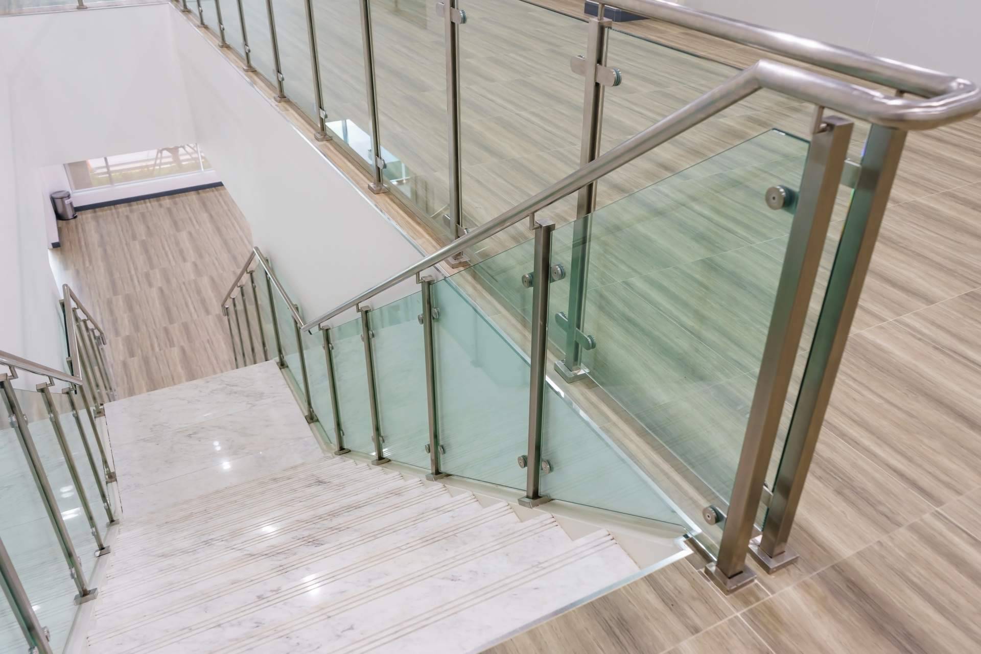 Kurten Glass, algunas recomendaciones para decorar la terraza con barandillas de cristal