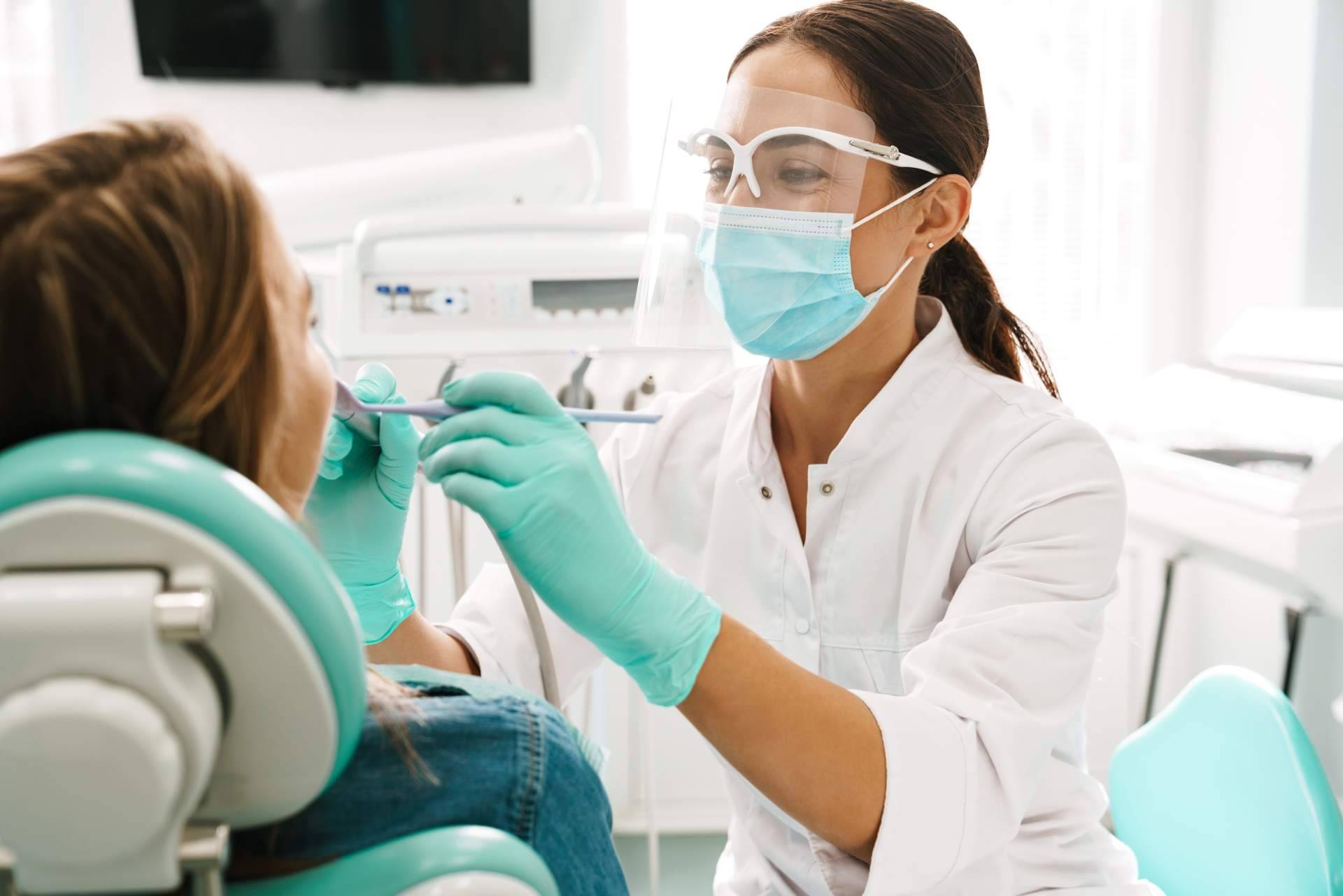 Preservar la estructura de los dientes, manteniéndolos sanos y libres de infecciones con los servicios de endodoncia de Agudo Rosa