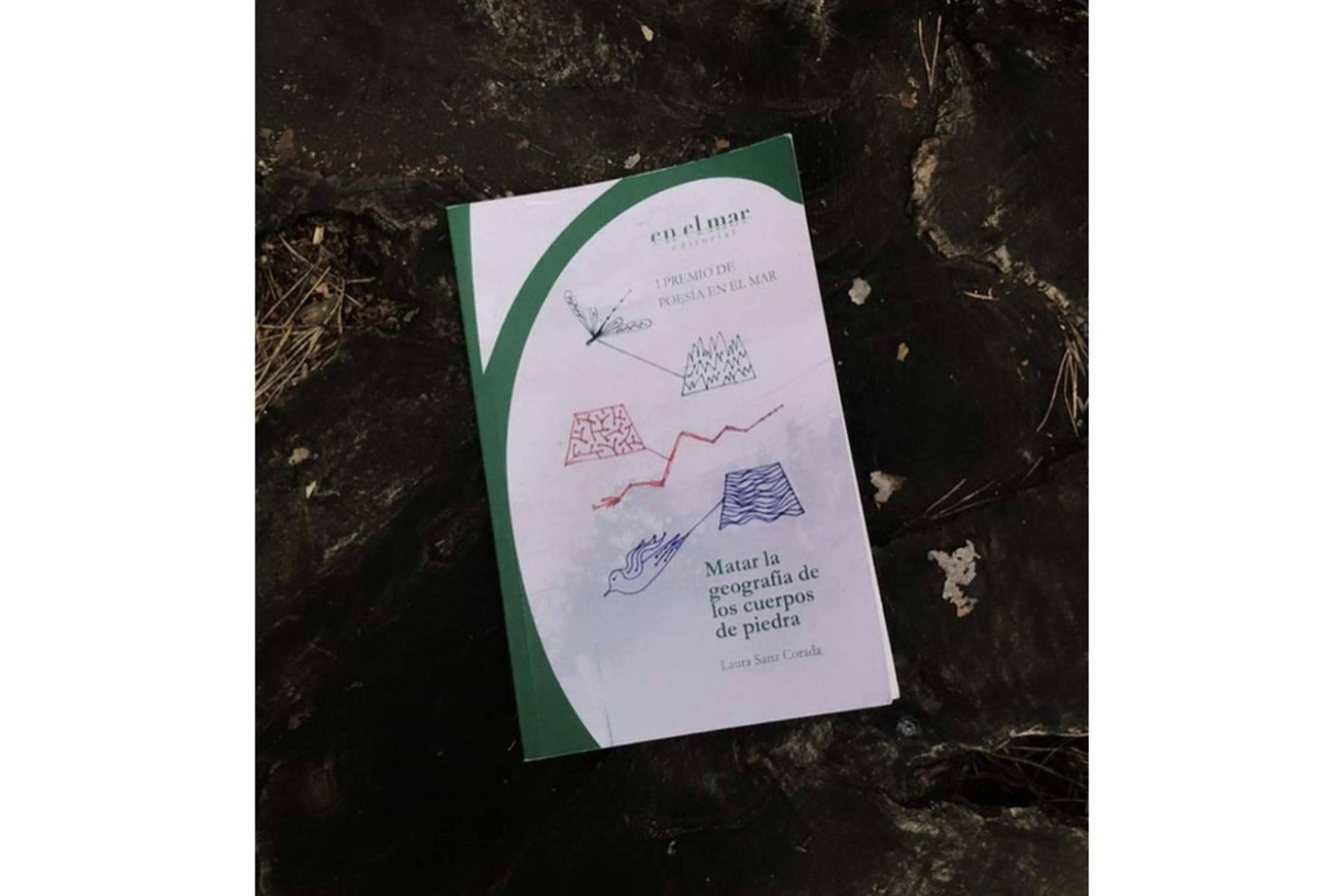 El primer poemario de la autora palentina Laura Sanz Corada, 'Matar la geografía de los cuerpos de piedra'