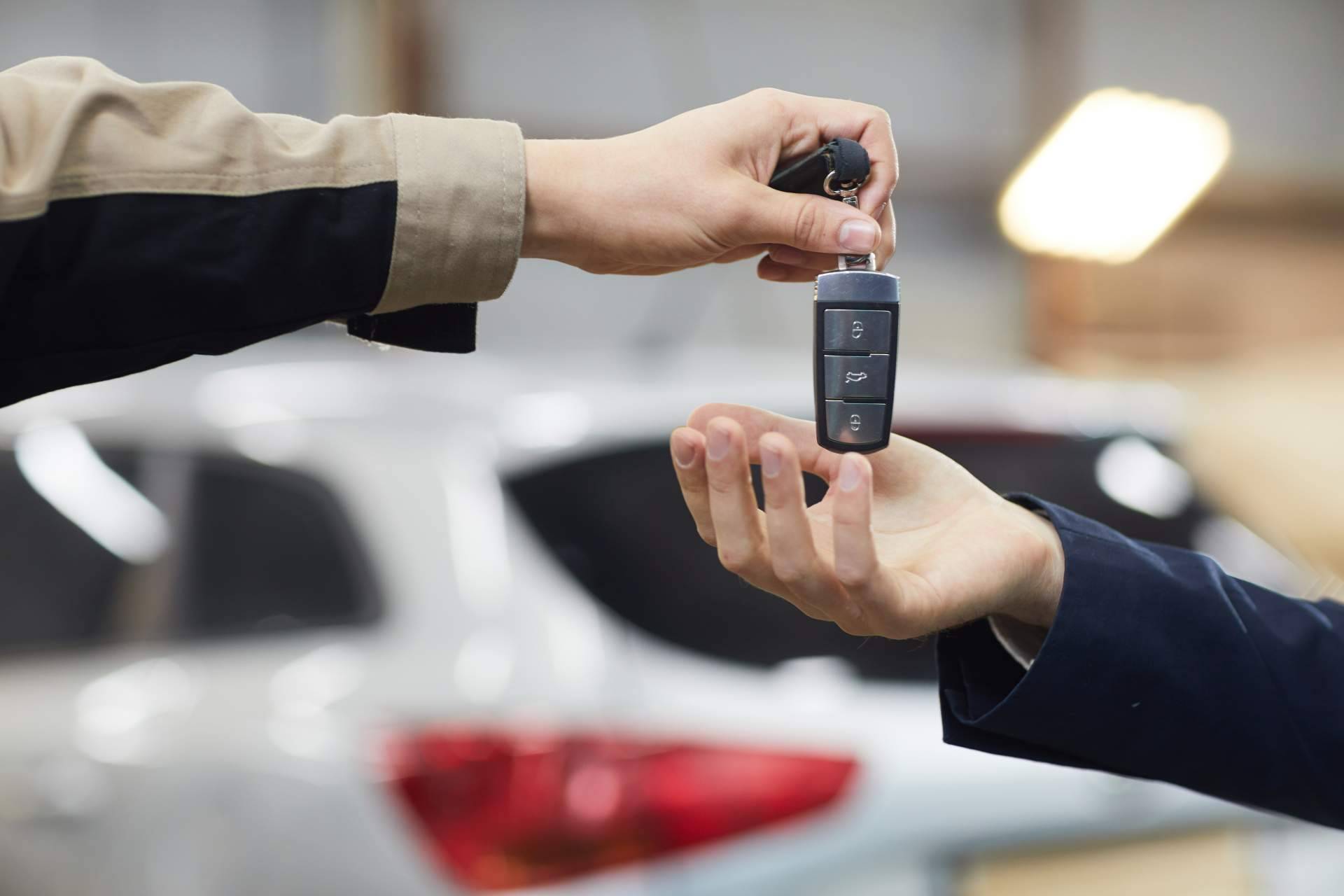 Alquilar un Ferrari, una alternativa escogida cada vez por más personas que desean disfrutar de la velocidad, por Rent Car Deluxe