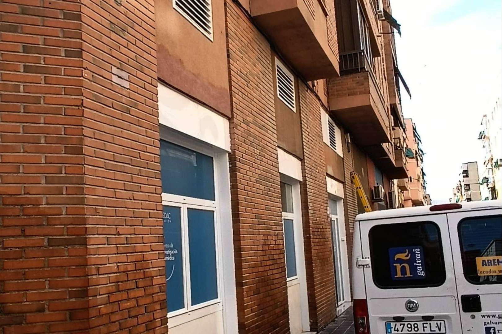 Limpieza con vapor a alta presión, la técnica innovadora de la empresa Galvan Lacados para comunidades y edificios de viviendas