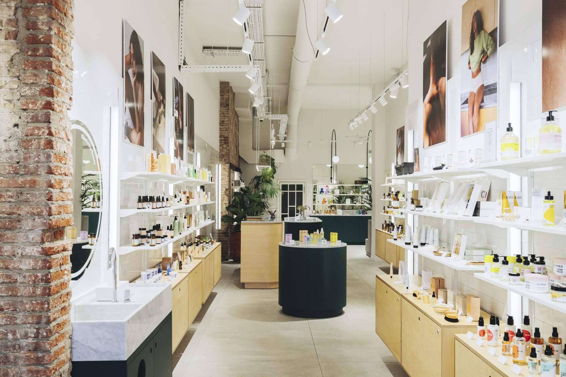 All Yours, la tienda de cosmética en Barcelona que promueve la clean beauty y el bienestar responsable