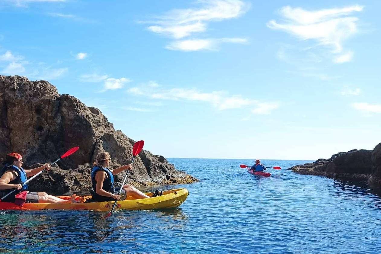 KayakSur, uno de los líderes en rutas en kayak y snorkel en Cabo de Gata