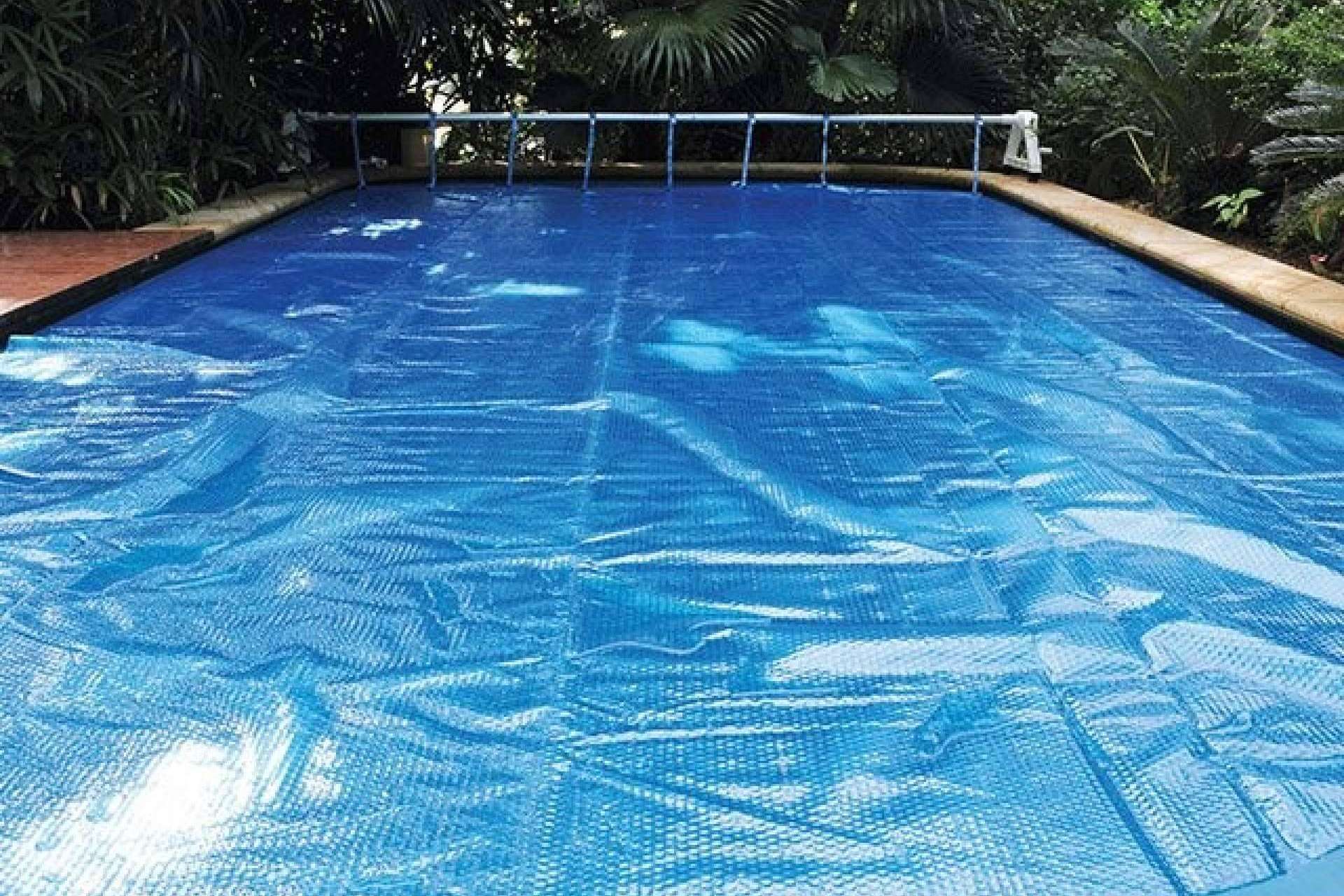 Cubiertas para piscinas, lonas y toldos de invierno comercializadas por Swimhome