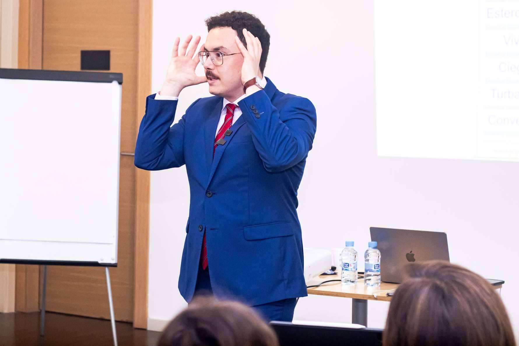 La importancia de la comunicación no verbal, explicada por Fernando Miralles