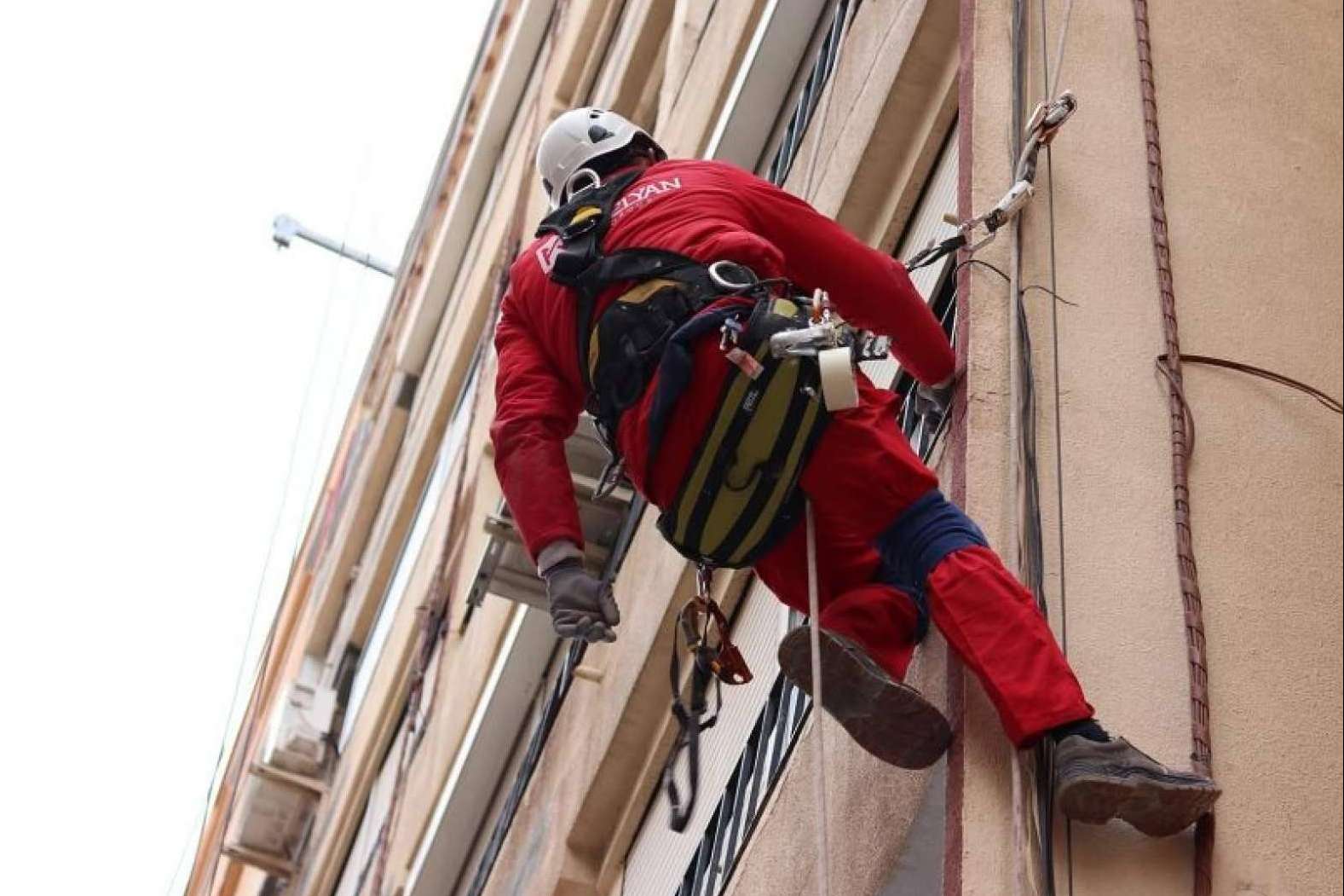 El curso de trabajo en alturas se encuentra disponible en Training Maquinaria