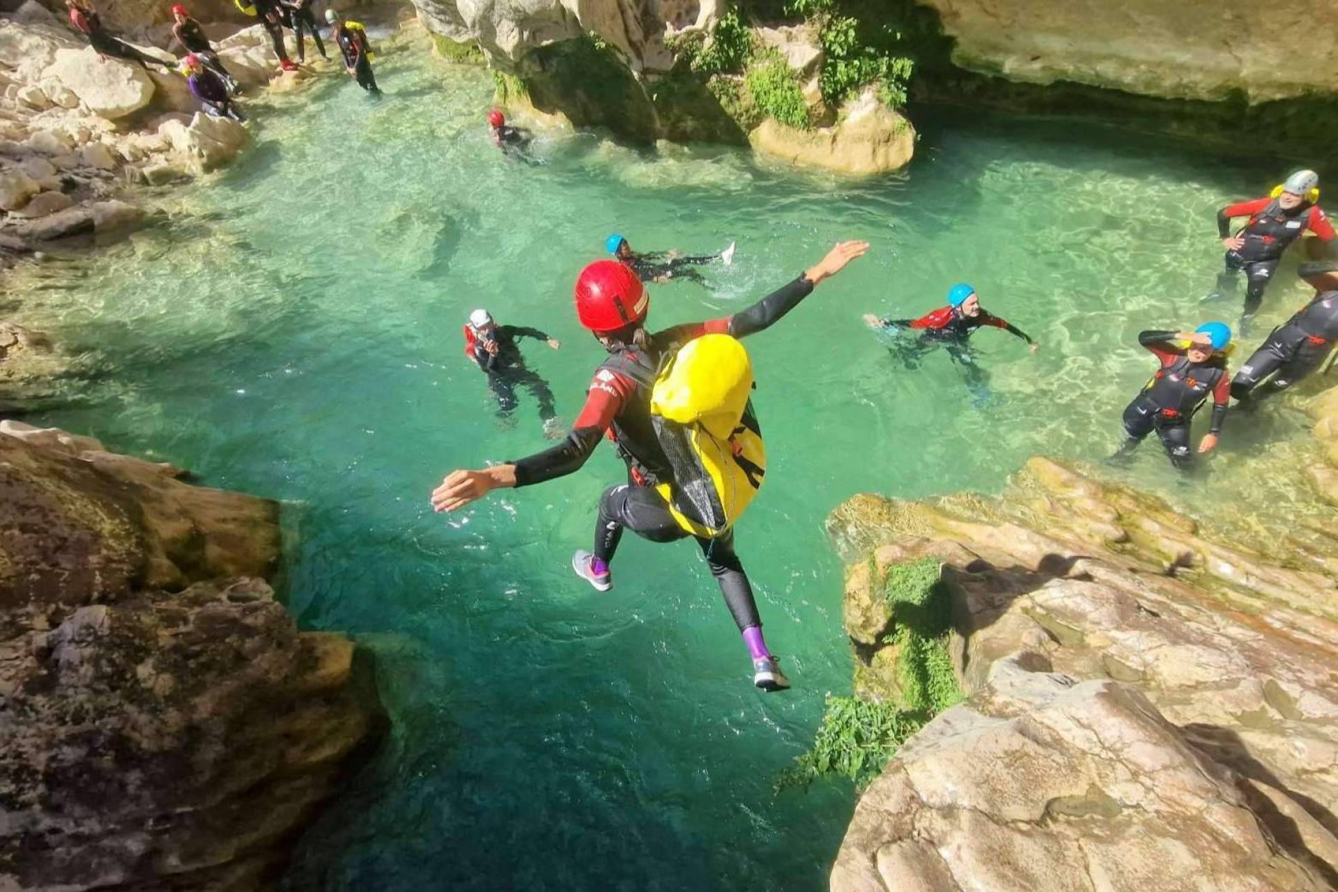 Canyoning Sierra de Guara afirma que hacer barranquismo en Sierra de Guara es una experiencia única
