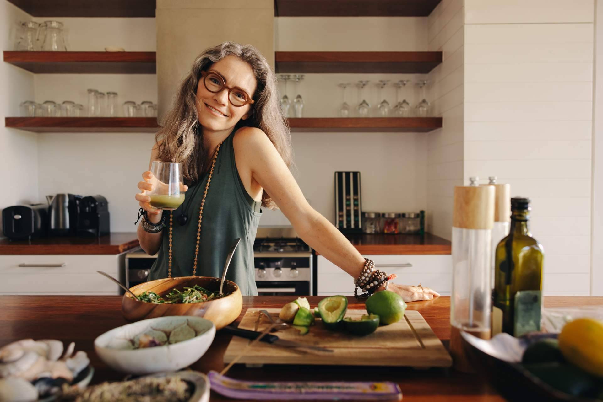 Nutrición para mujeres en etapa de menopausia de la mano de la clínica Cambia Comiendo