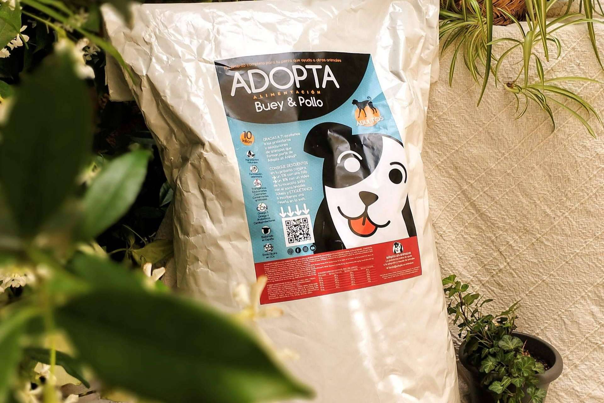 Uno de los mejores pienso de mantenimiento para perros adultos de buey y pollo y ayuda a protectoras de animales con cada compra