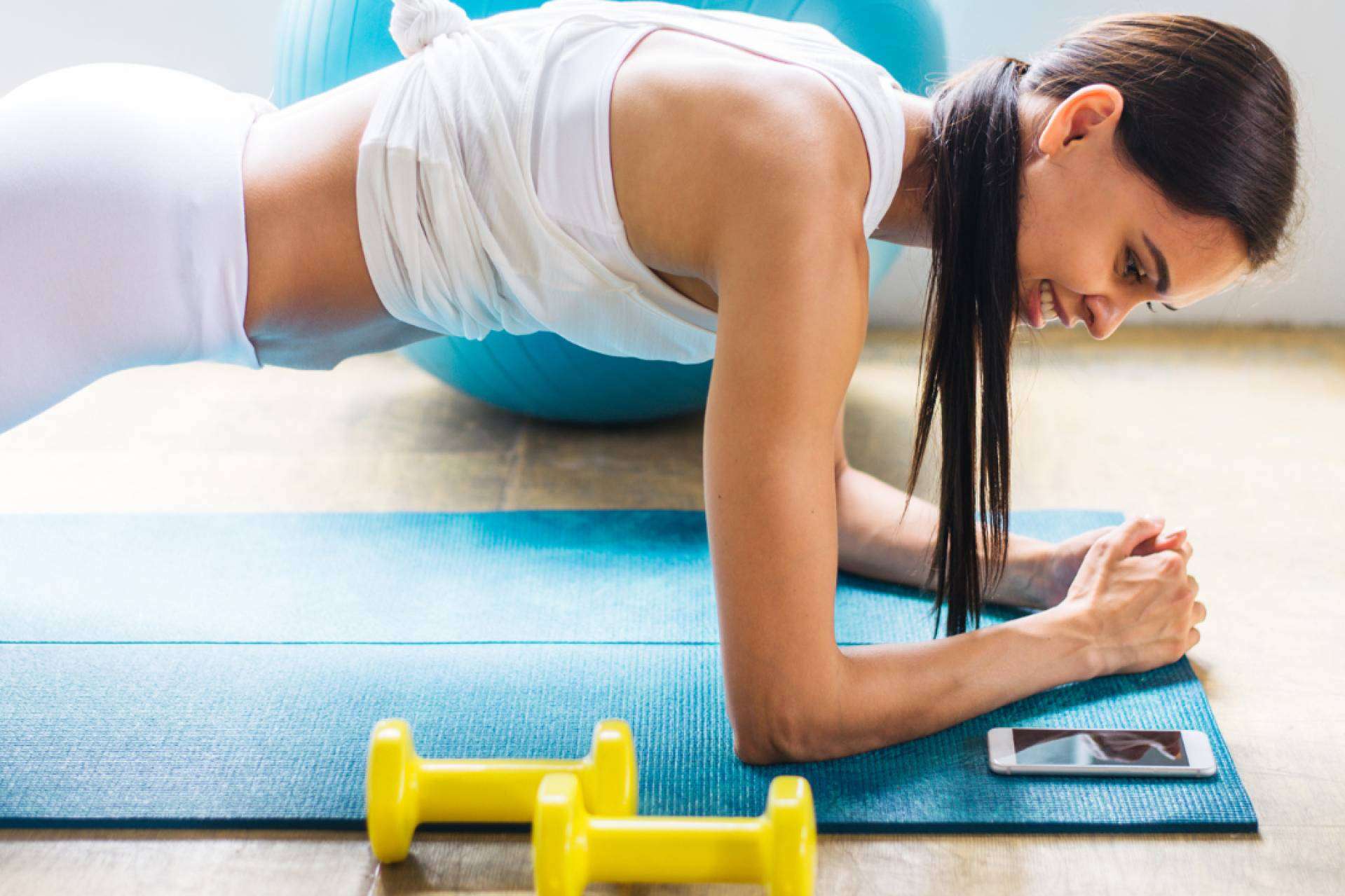 Ponerse en forma para el verano con entrenamientos personales online hechos a medida
