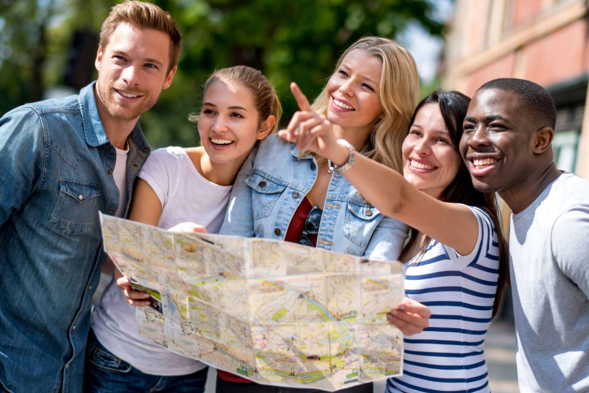 Impresol Media Solutions impulsa negocios locales distribuyendo mapas turísticos