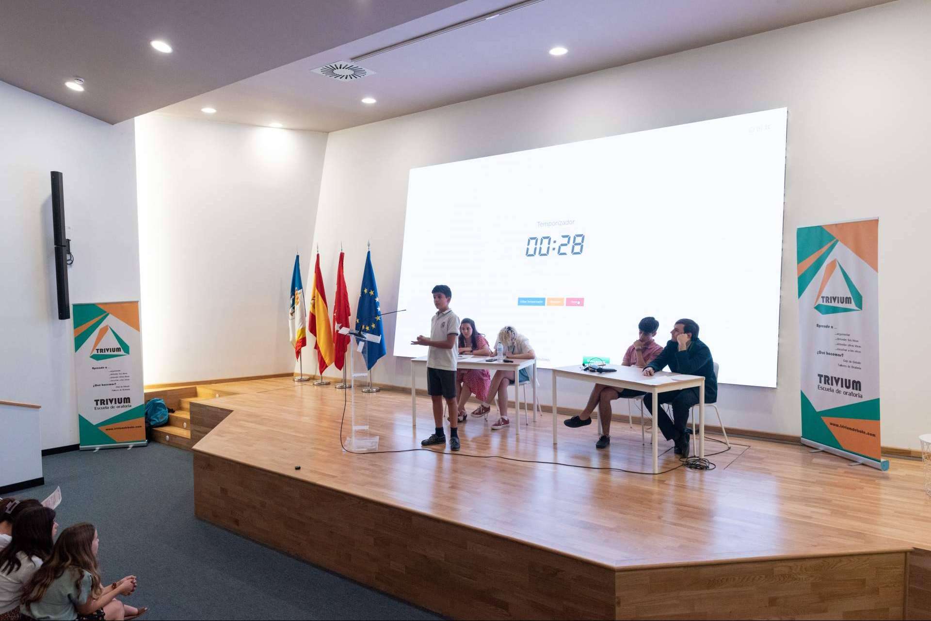 ¿Por qué es importante que los centros educativos y las concejalías de juventud ofrezcan un club de debate a los más jóvenes?