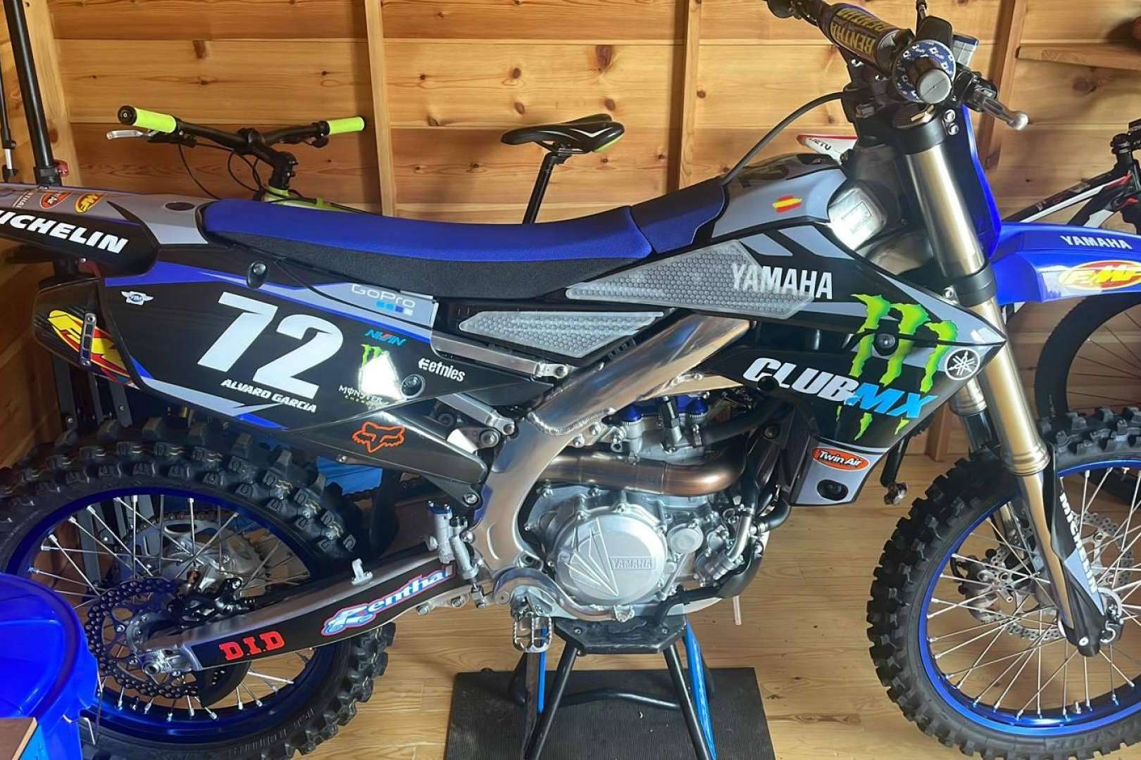 Los nuevos modelos de pegatinas para moto que incluye en su catálogo ADHESIVOSEMBARRADOS