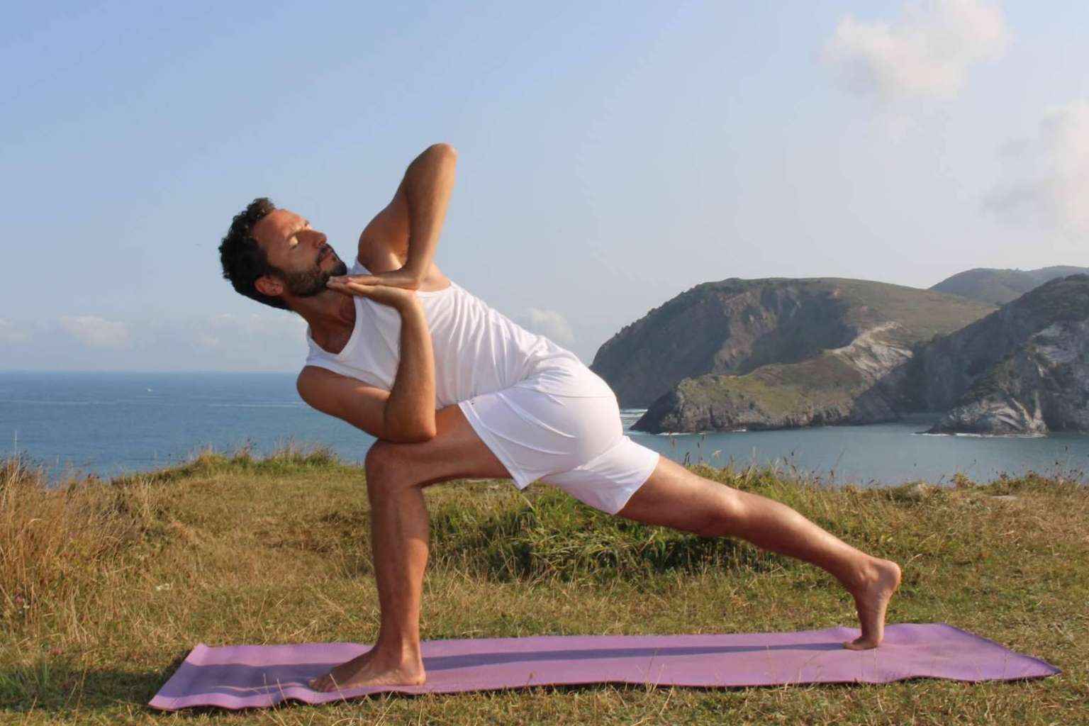 Conocer a fondo el yoga integral, con los cursos para profesores de la Escuela de Yoga Integral Mahashakti
