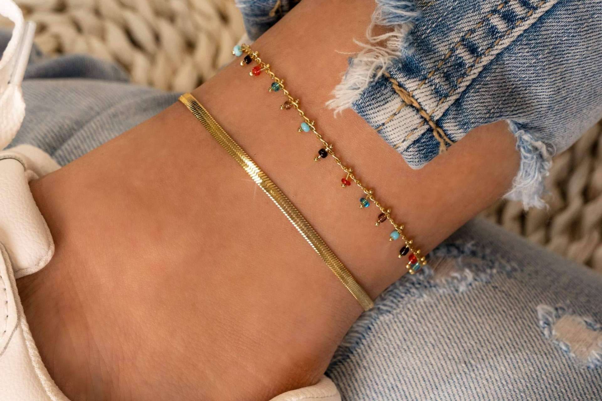 LePetiteMarie dispone de un catálogo de tobilleras y colgantes de colores para el verano