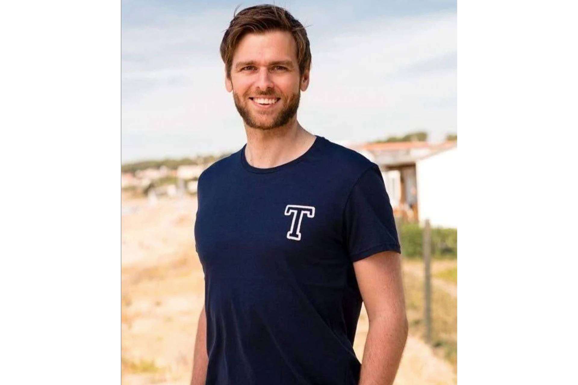 Las camisetas personalizadas con inicial son una prenda única para este verano