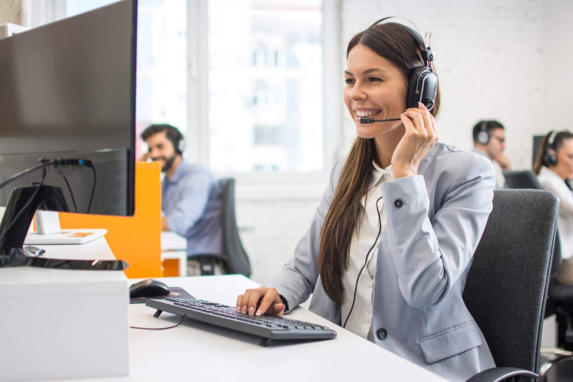 SVAE explica los beneficios de externalizar la atención al cliente en empresas