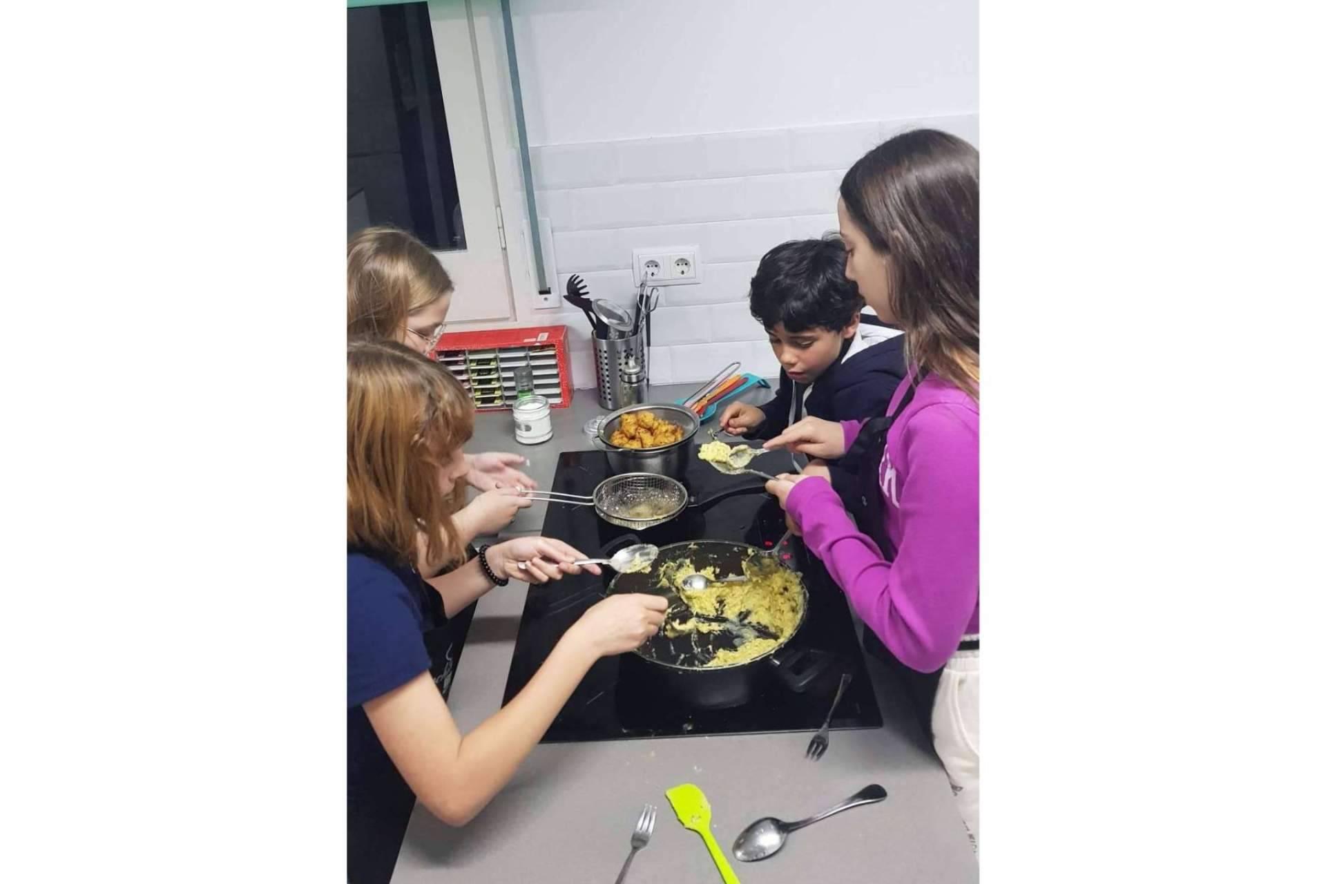 Escuela de cocina para niños, Ochimanikia