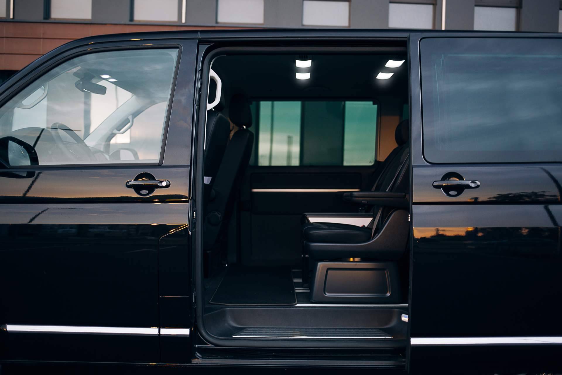 Alpha VIP Transfer ofrece experiencias inolvidables en familia con transporte privado de lujo en Ibiza