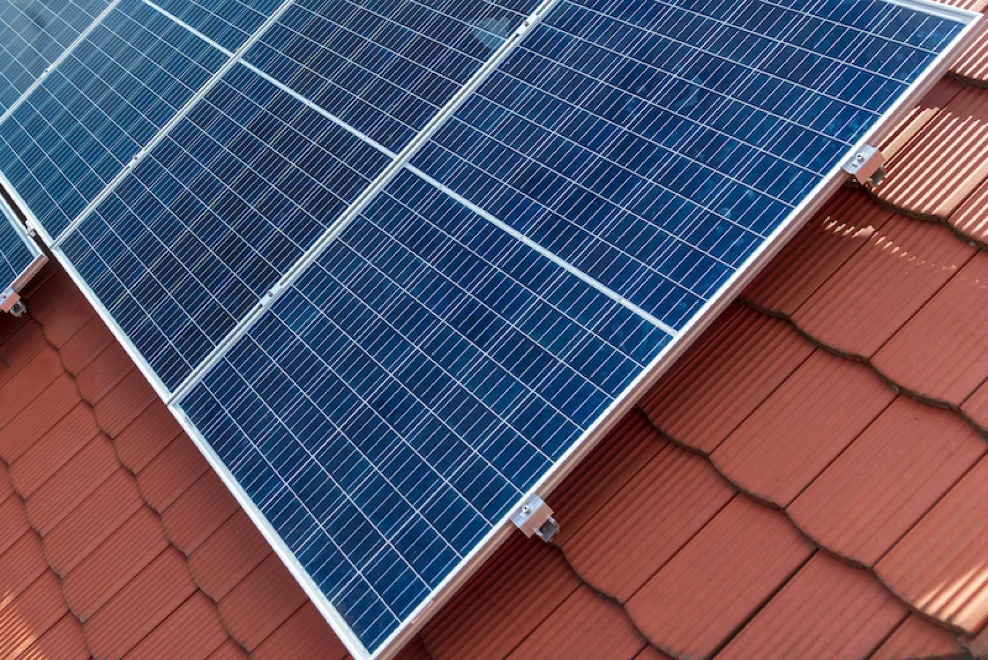 Los grandes beneficios de las placas solares, según Acierta Eficiencia