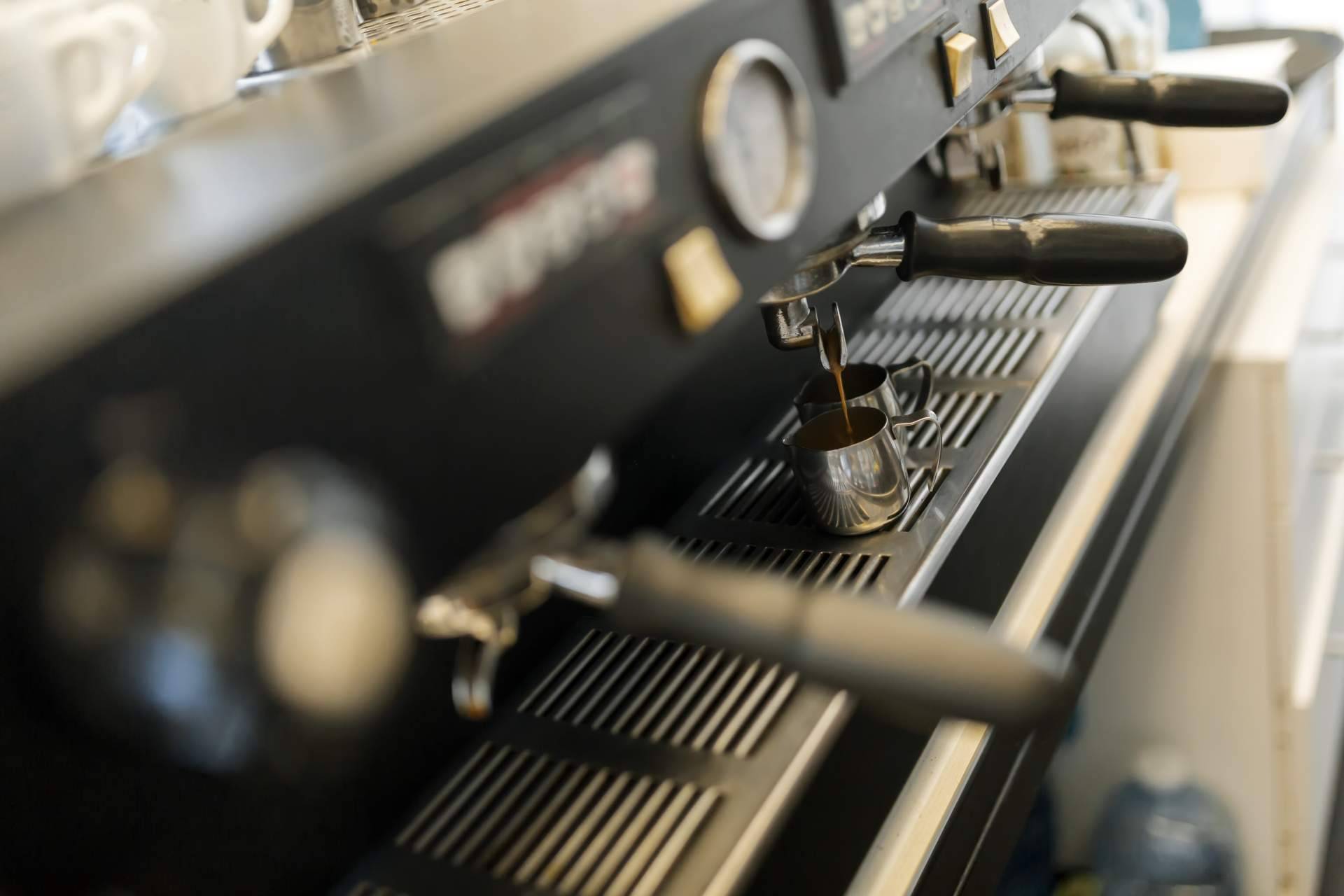 Auxihostelería y sus distintos modelos de cafeteras industriales
