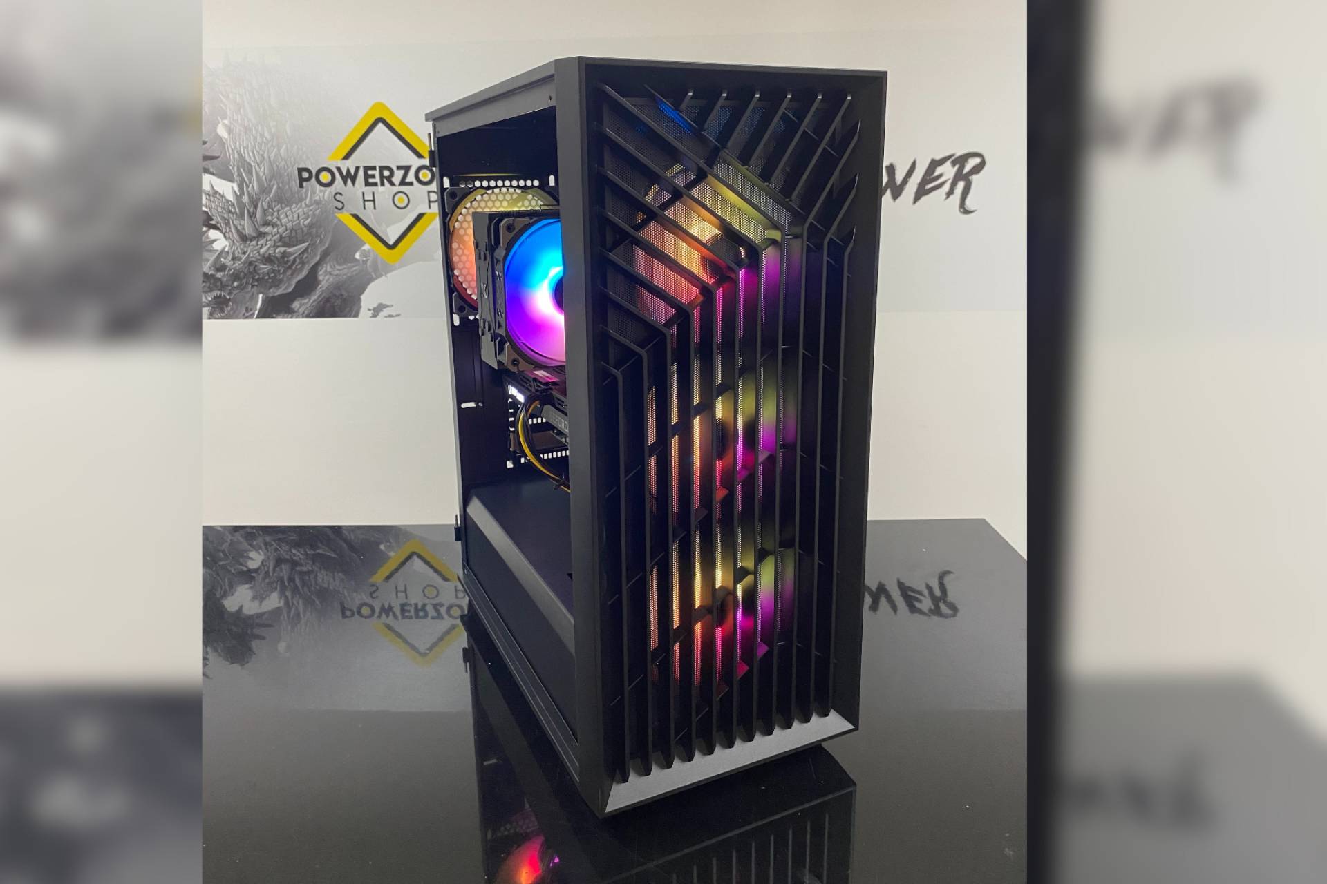 Cajas de ordenadores gaming, opciones y características disponibles en Power Zone Shop
