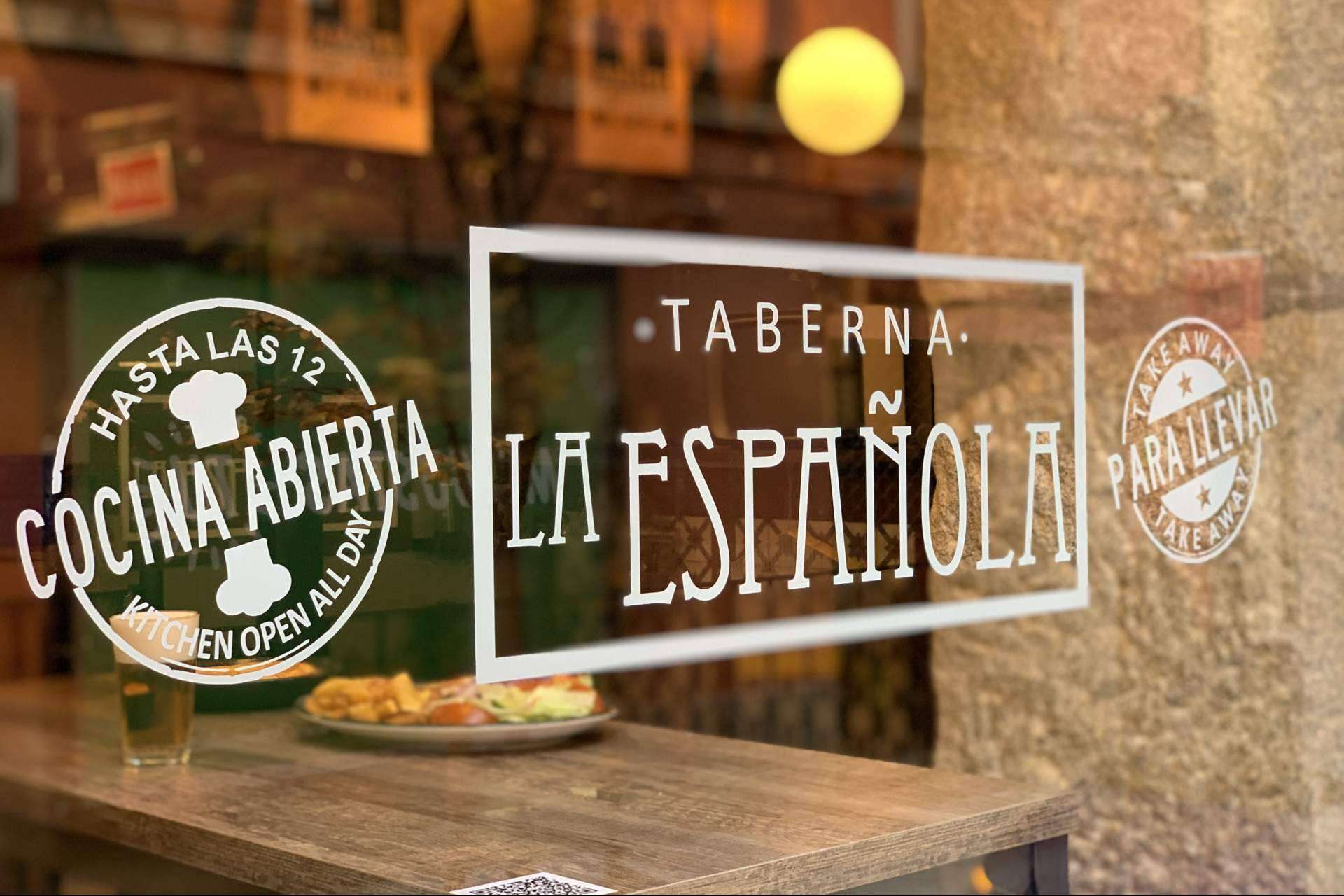 Tabernas La Española ofrece a sus clientes comida típica española y los platos más tradicionales