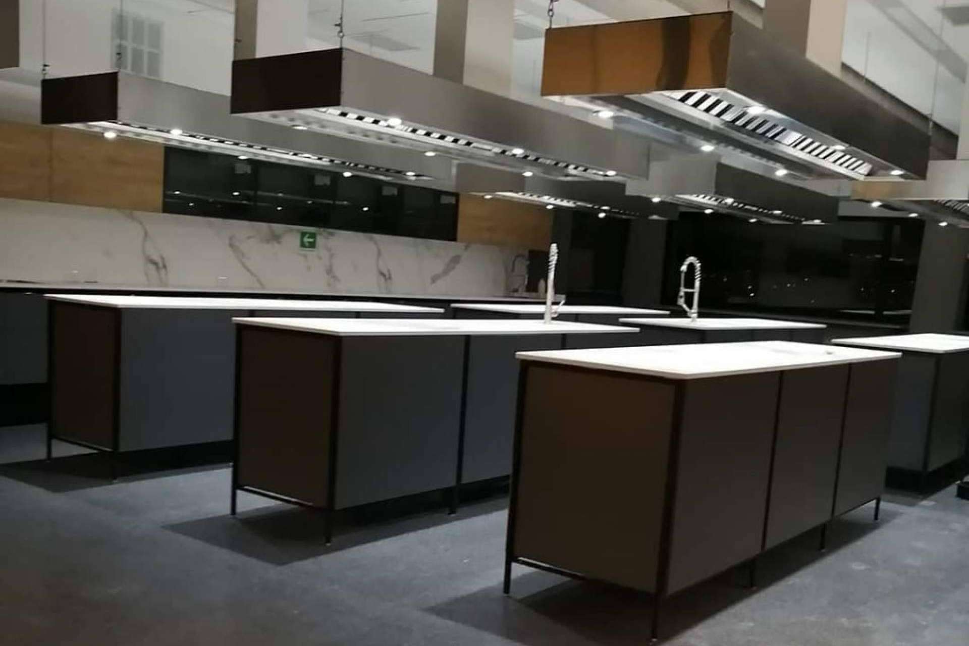 Grupo Industrial ofrece campanas industriales para ventilación eficiente en gastronomía