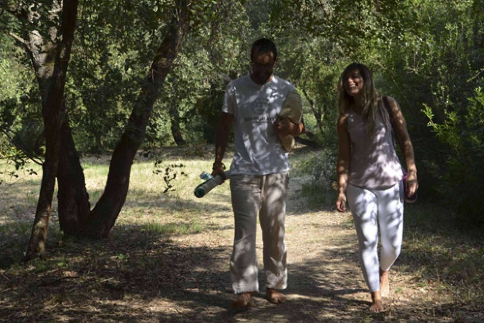 La Escuela Mahashakti ofrece diferentes retiros intensivos de yoga integral, meditación, danza-yoga y yoga en femenino