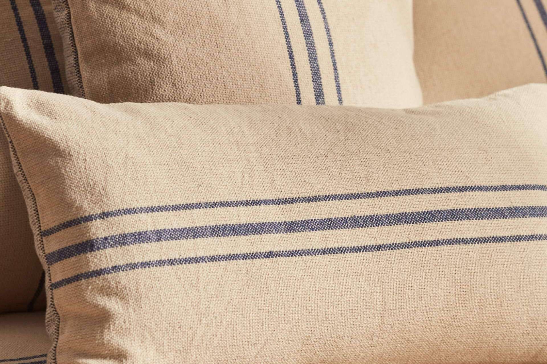 Elegancia y comodidad en cada detalle con las fundas de cojín de Calma House
