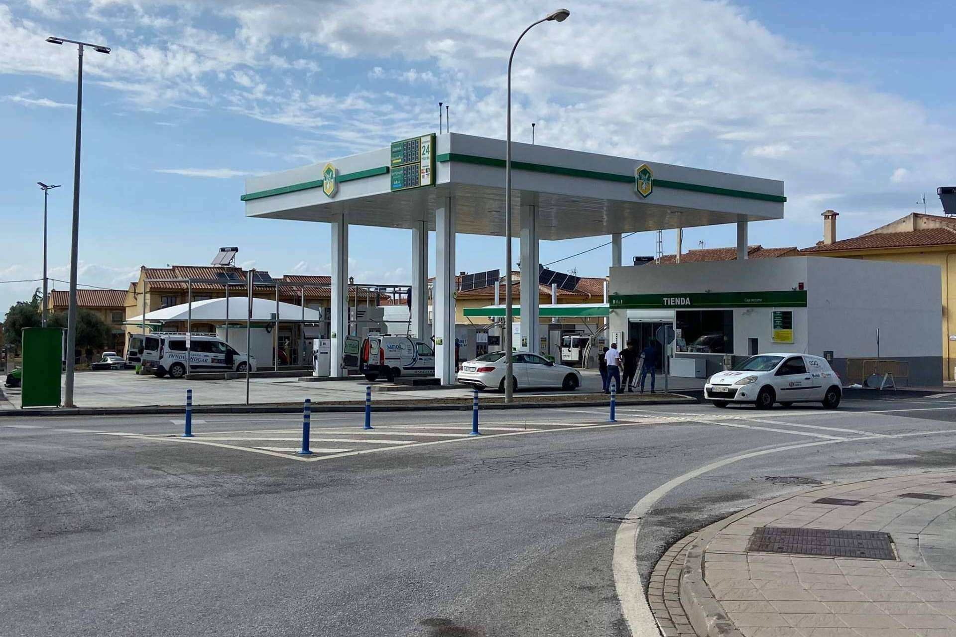 ¿Dónde encontrar gasolineras low cost en Granada? E.S. El Molino