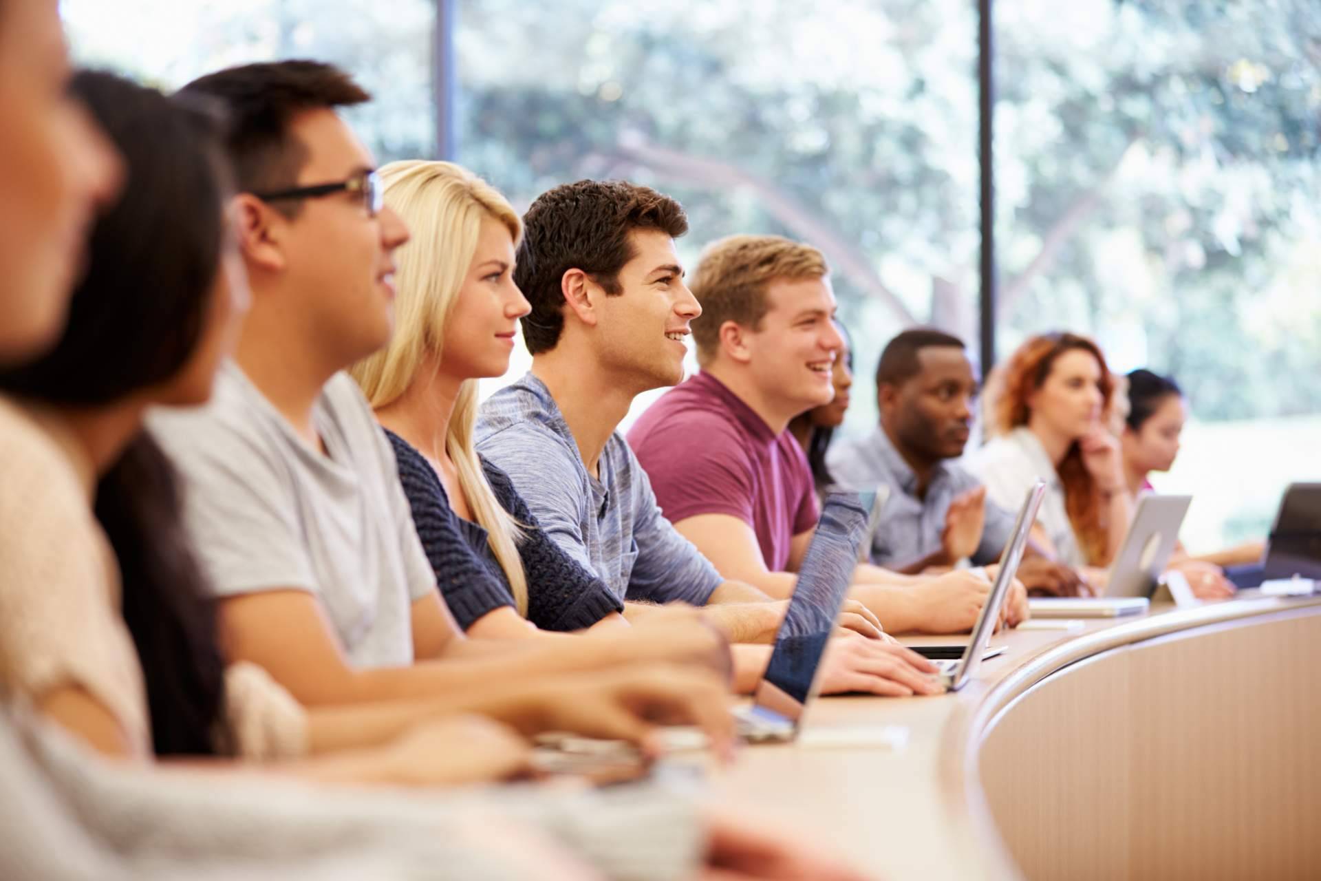 Convertirse en un profesional de la comunicación de la mano del Máster de Relaciones Públicas de Constanza Business & Protocol School