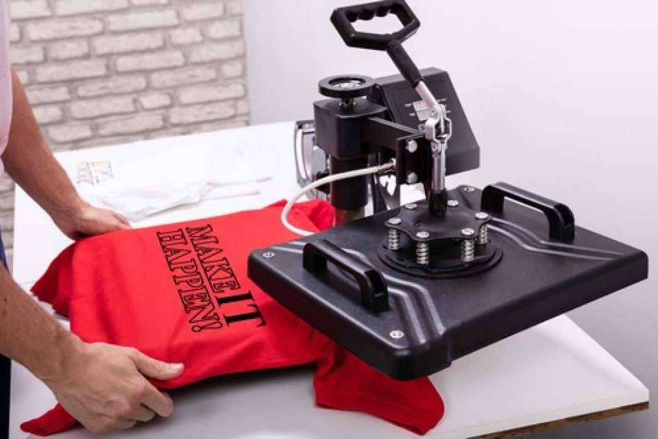 ¿Cómo impacta el merchandising en festivales y conciertos?, por Ainos Publicidad