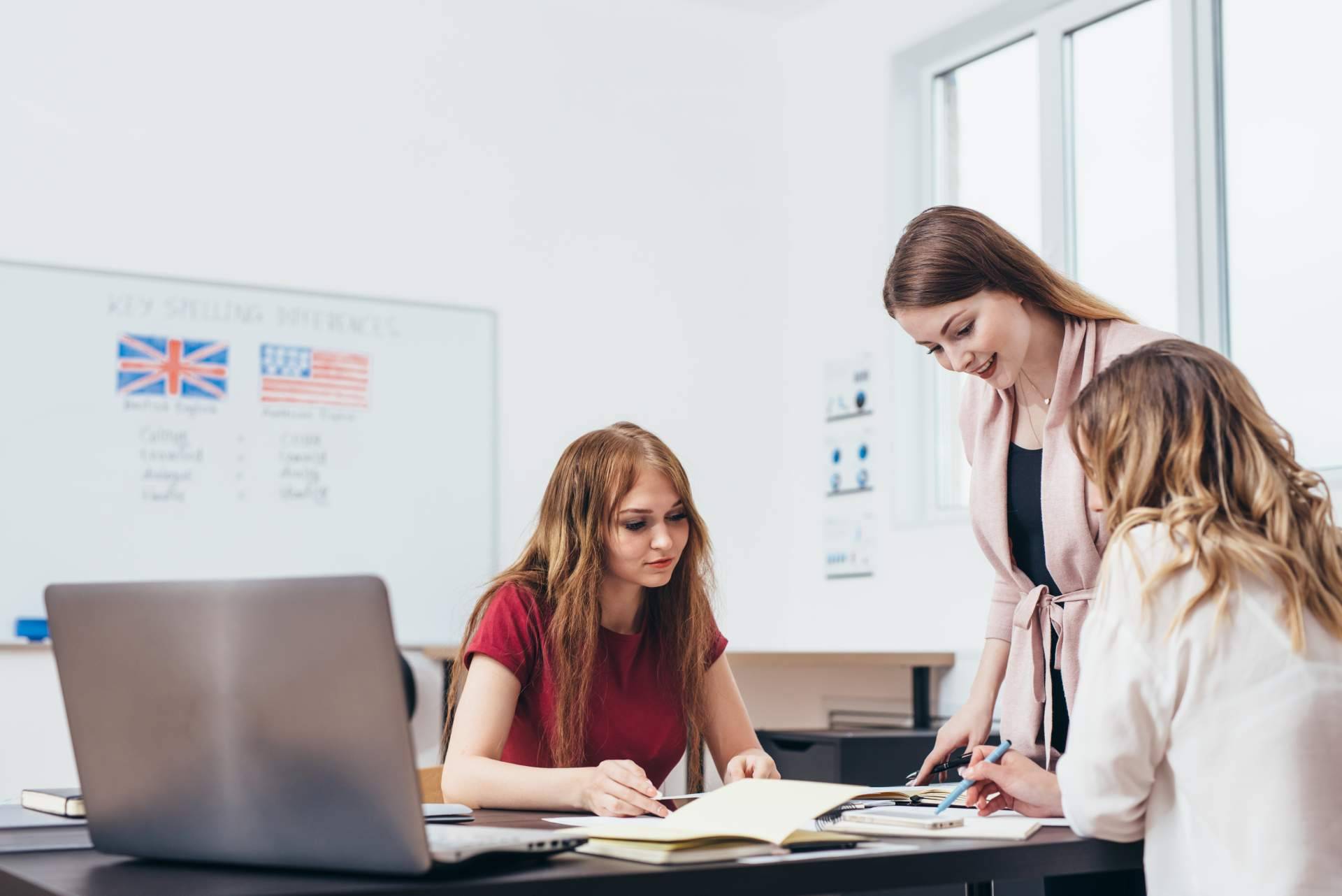 ¿En qué consisten las formaciones de inglés para principiantes adultos de Winter Language School?